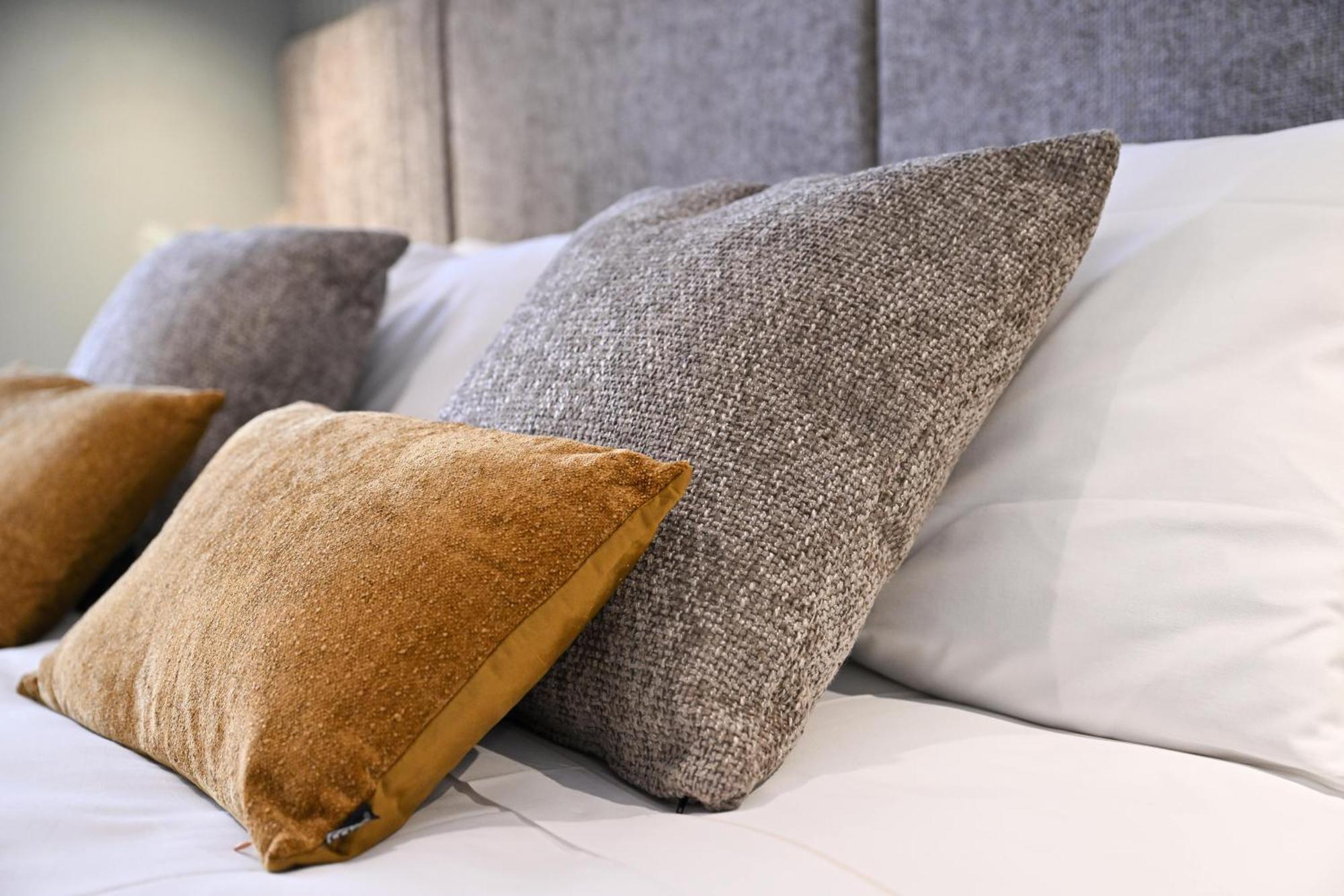 Appia Luxury Rom