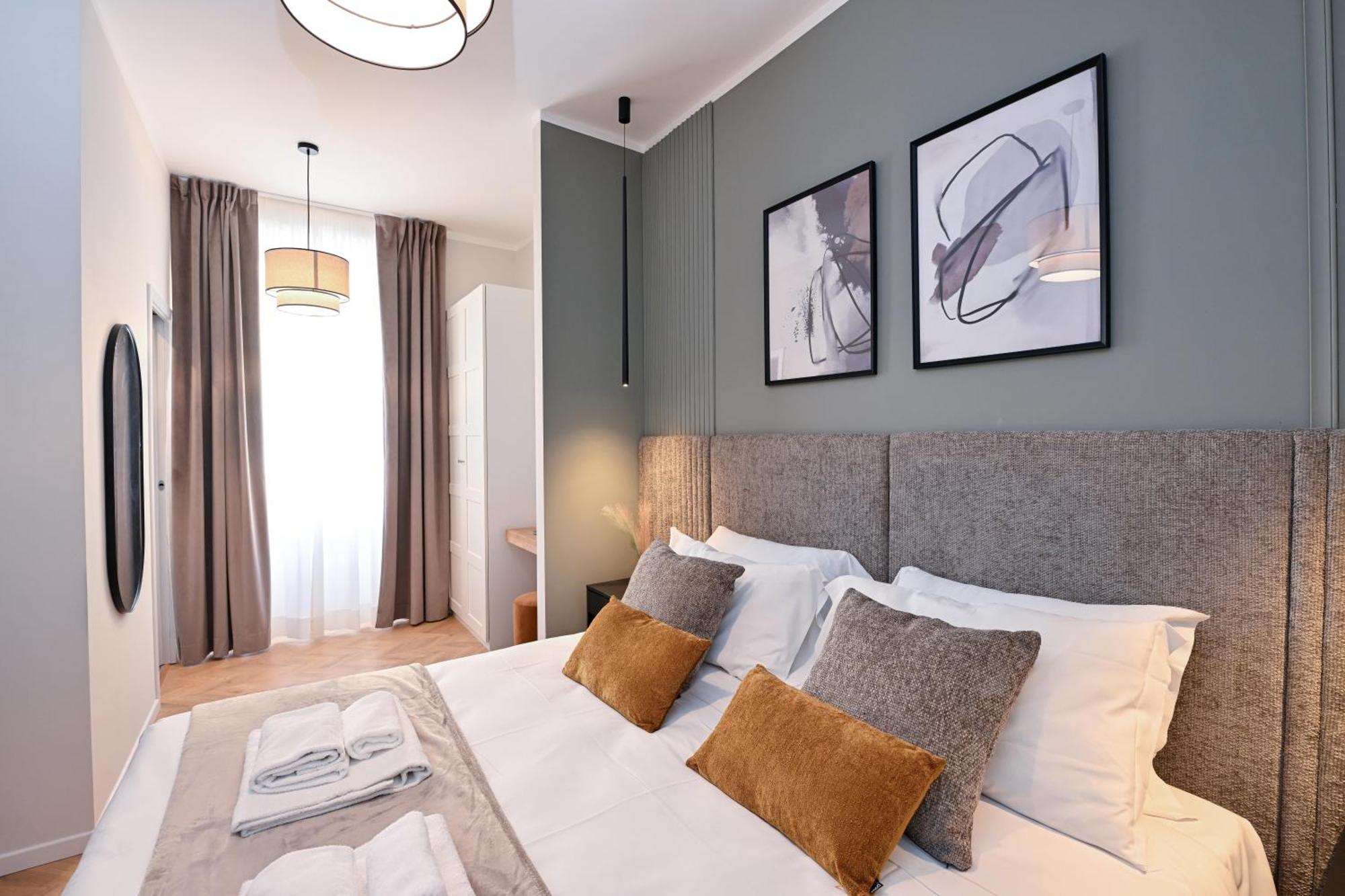 Appia Luxury Rom